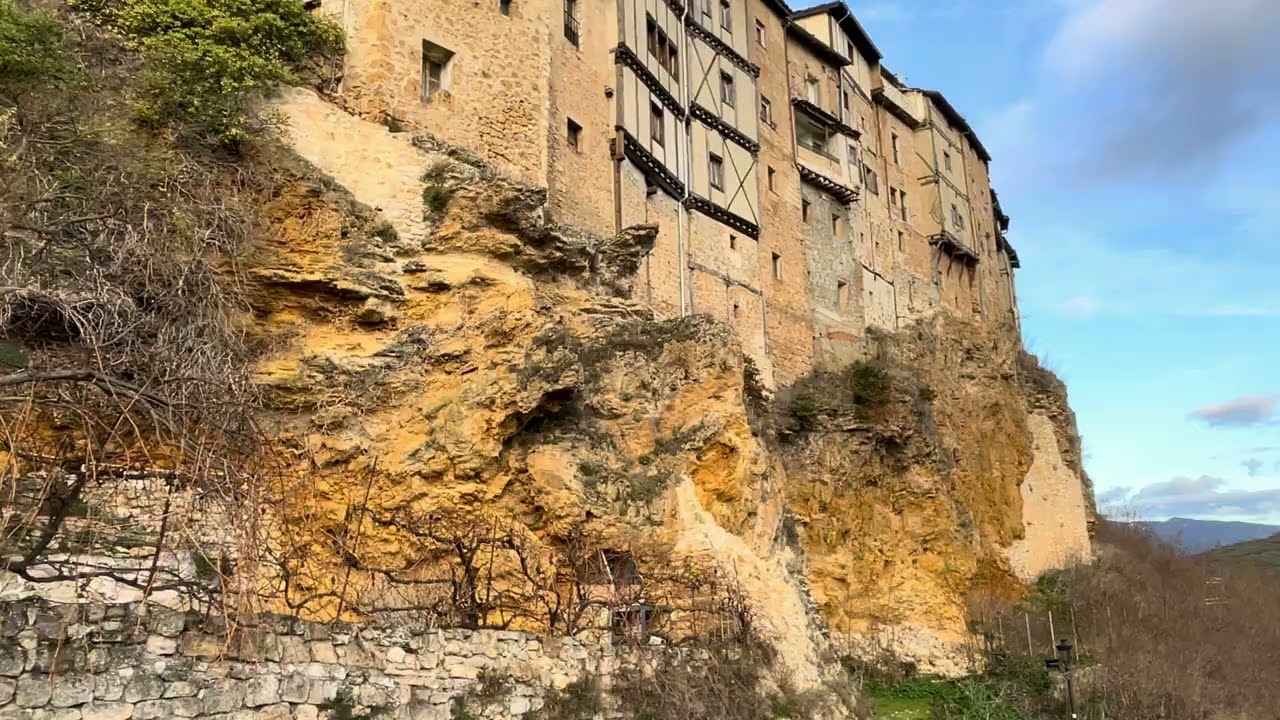 Frías. Casas colgadas. Дома на обрыве. 