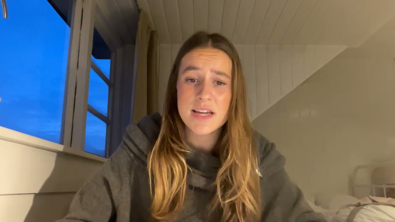 Just friends door Anna van Vroonhoven