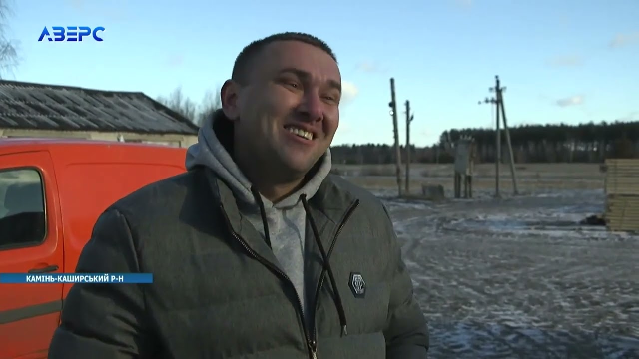 Гора ділової деревини серед захаращеної пустки: у Серхові на Маневиччині лісорубний інцидент