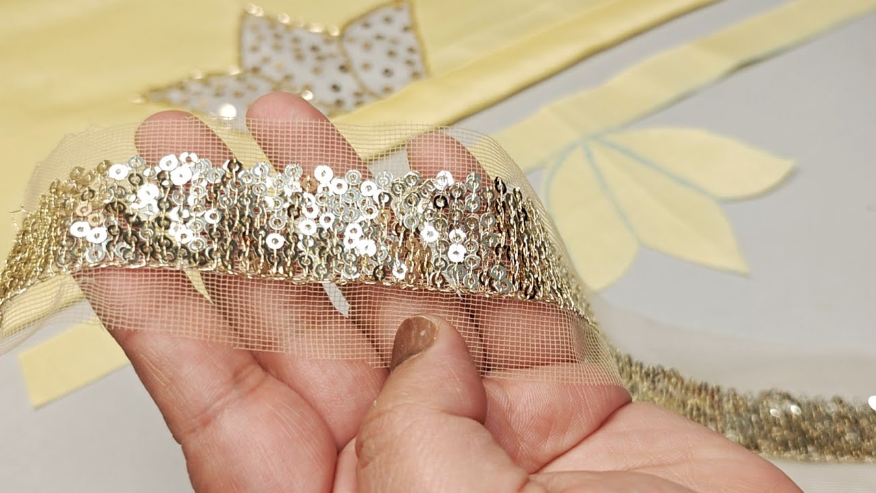 Этот дизайн, вдохновленный лотосом, добавит очарования вашей простой курти.