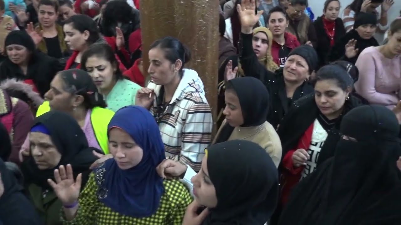 شاهد ماذا تفعل الشياطين امام اسم يسوع