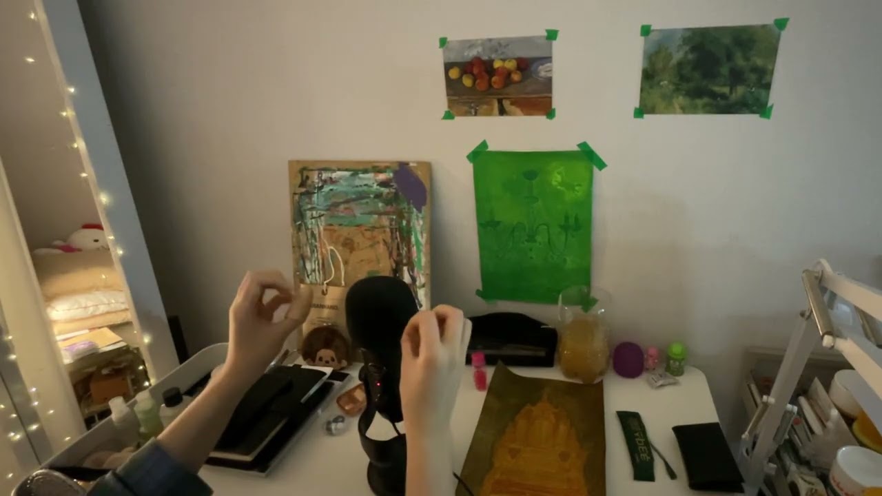 ASMR | 책상 위에 있는 물건들로 asmr하기 | What's on my desk?