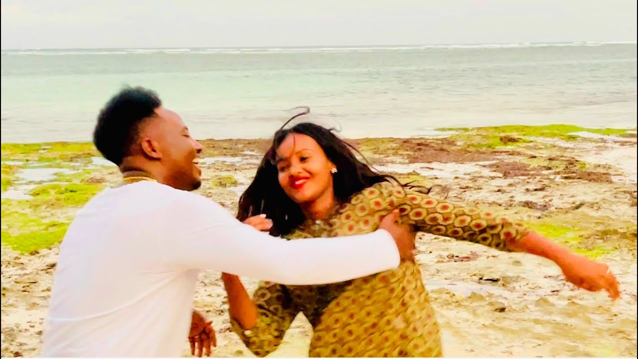Jaalala shaggooyeedhaan.Yeroo bashannanaa maatii waliin. Galaanaa Gaaromsaa fi maatii isaa!