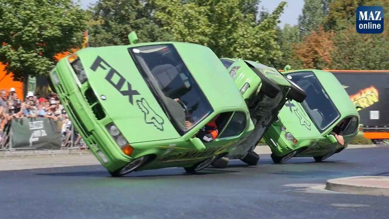 Reportage: Auto-Stunts und Monstertrucks