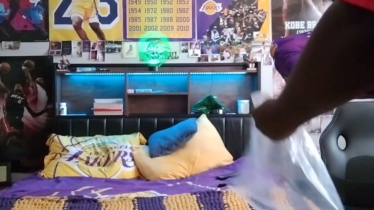 TAKING DELIVERY OF MY LOS ANGELES LAKERS VARSITY JACKET AND IM LOVING IT. (UNPACKING REVIEW)💜💛💜💛💜💛