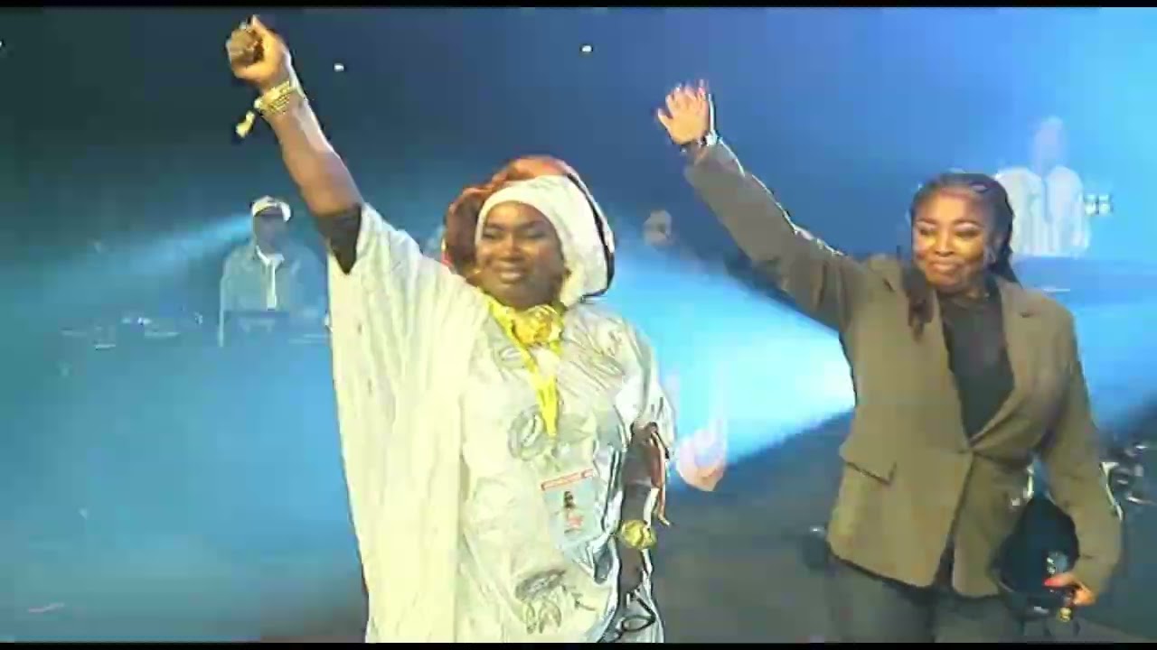 Concert de Azaya a arena devant 9000 personnes 