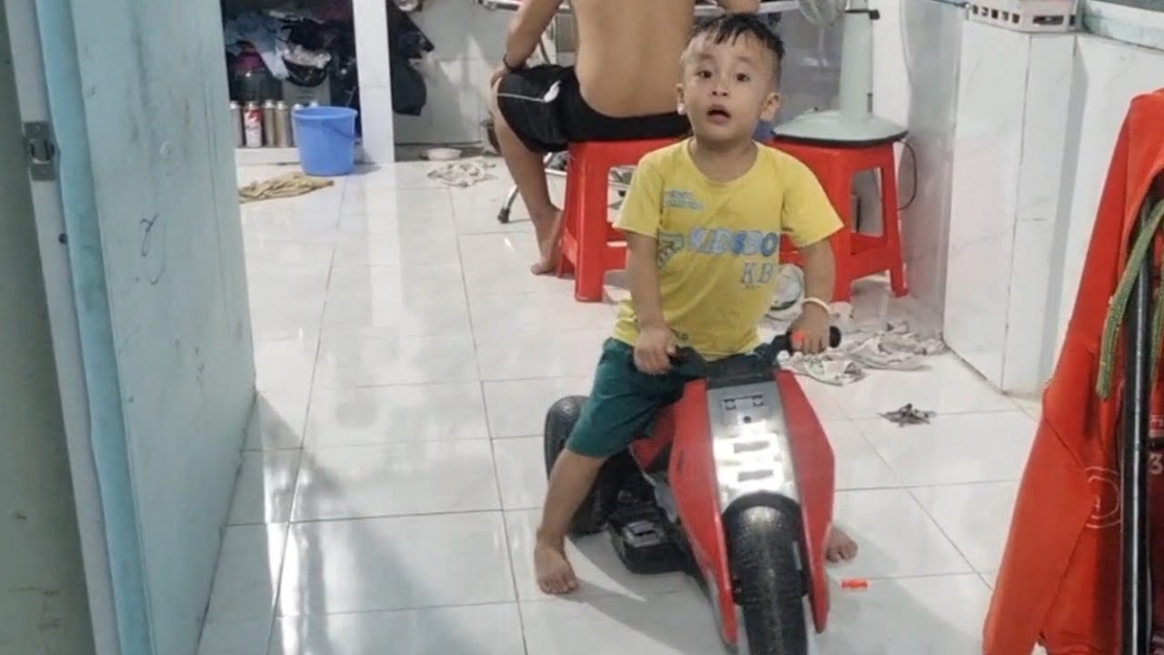 Chuột Rất Vui Vì Được Mấy Chị Đến Nhà Chơi Còn Chia Bánh Cho Mấy Chị Ăn Cùng #ngocdieuvlog