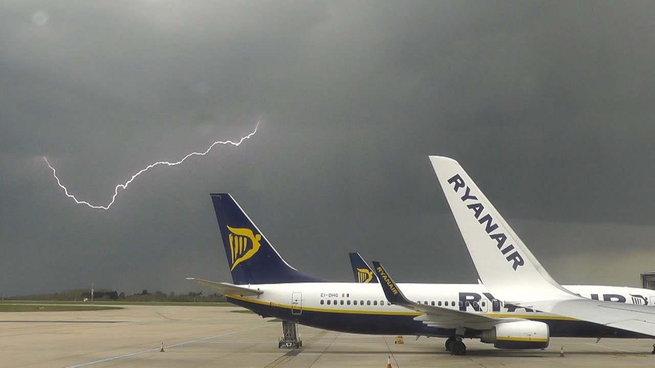 Thunderstorm at London Stansted during take-off to Madrid Barajas.