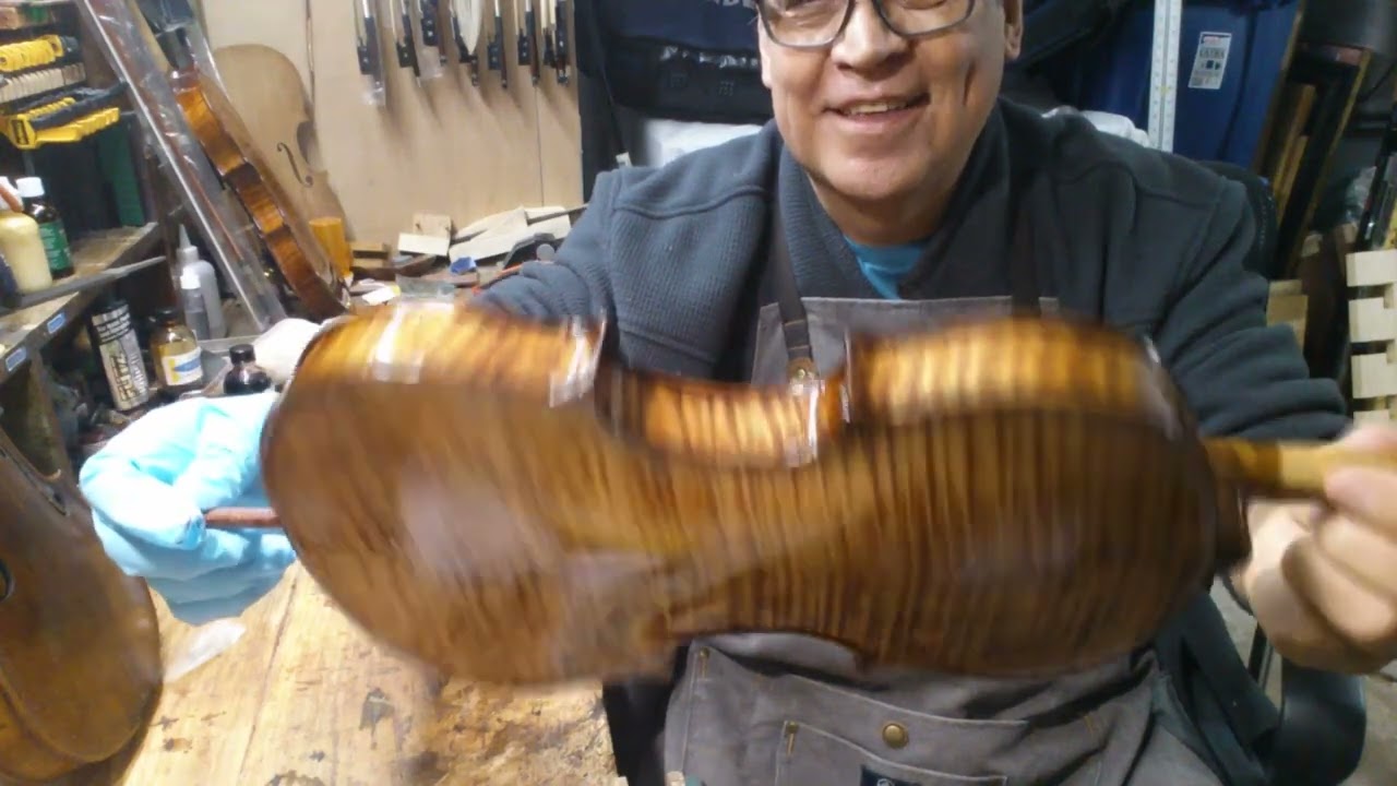 Barnizando completo de violin y reparar video#65