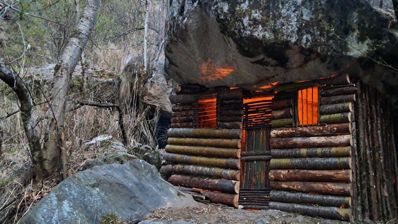 Bushcraft Camping: Alone Bushcraft Shelter Construction with fireplace