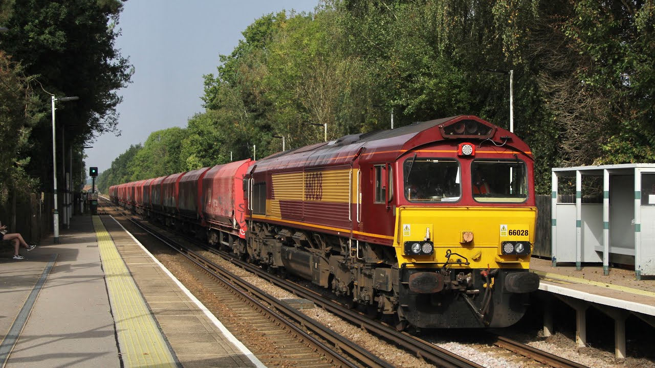 DB Cargo 66028 passed Penshurst working 6Y93 - 6/9/23