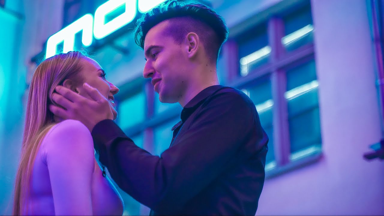 Avangarde - Poznałem ją o p&oacute;łnocy ( Official Video) .
