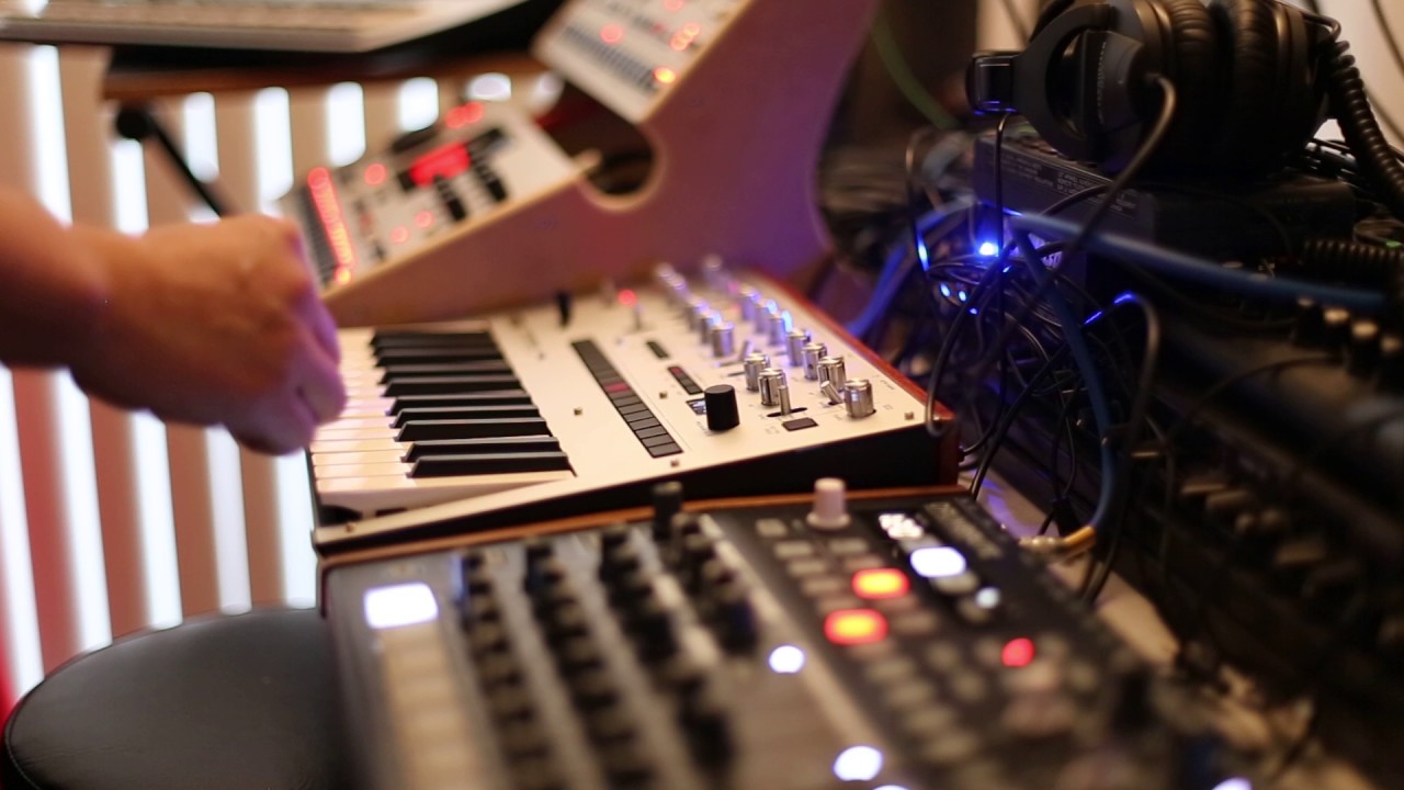 Neurobashing (Front 242) Korg Monologue/Arturia Drumbrute/Elektron Monomachine/Machinedrum