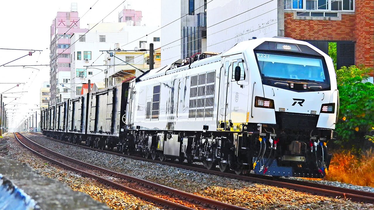 台鐵7801次貨物列車大橋站北側通過-2026/01/19