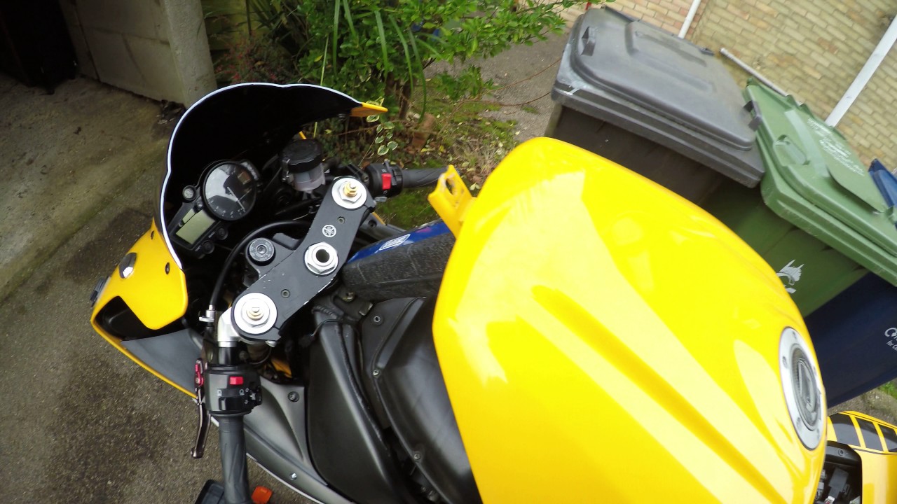Yamaha R1 5PW spark plugs replacement part 1