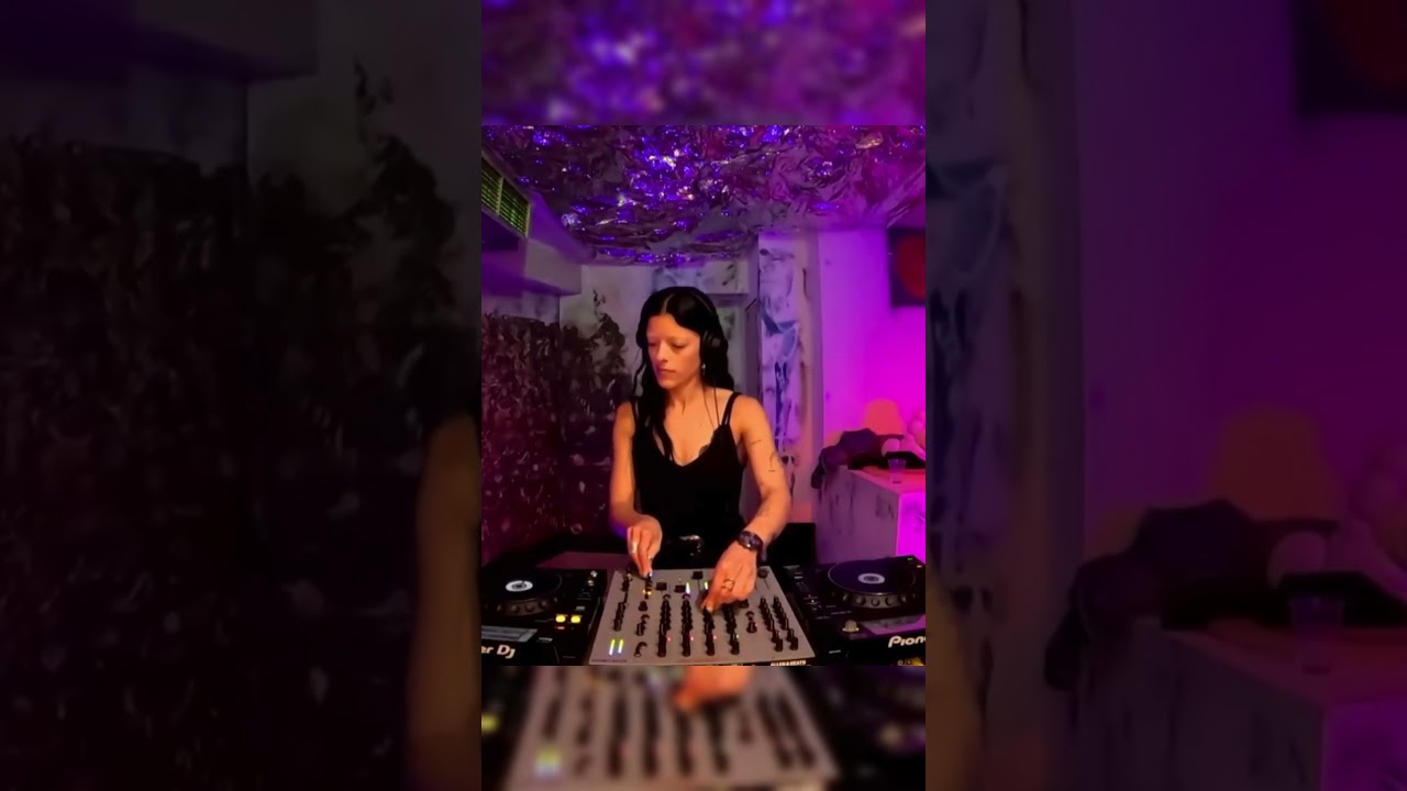 Rozina on Cannibal Radio     #techno #electronicmusic #rozina #itbites  #livestream  #webradio