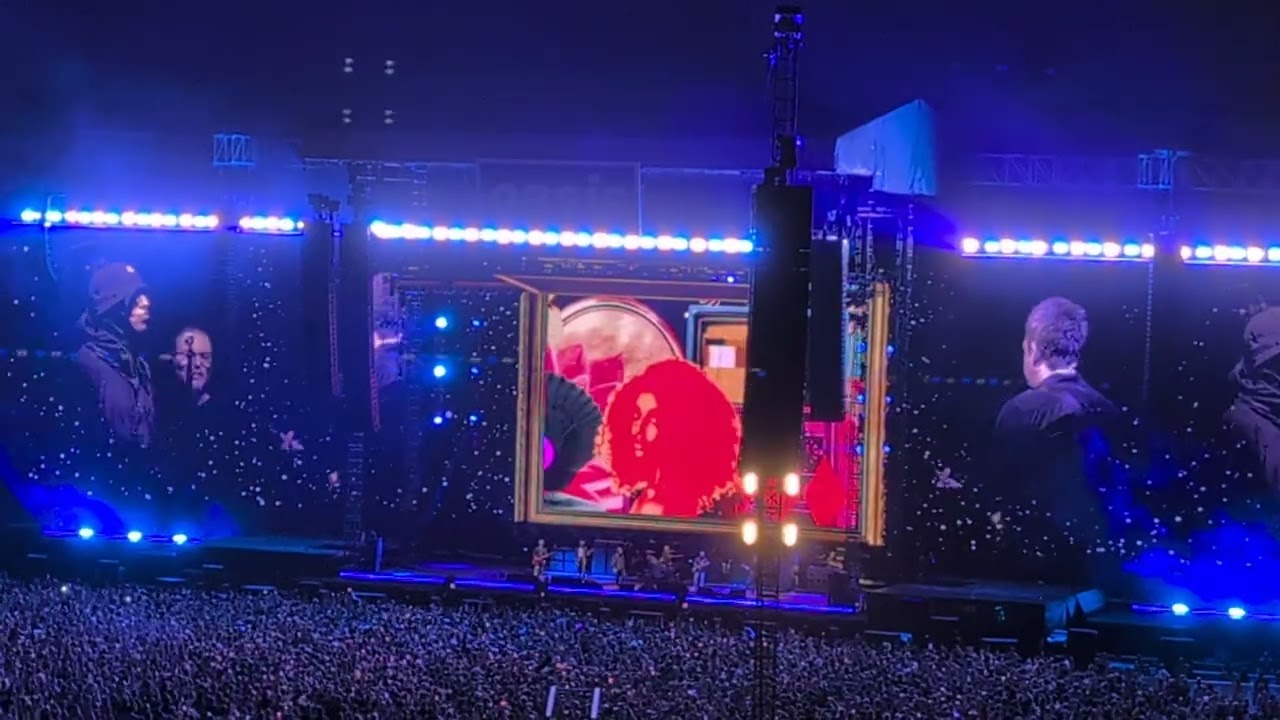 Oasis at the Rose Bowl---Wonderwall