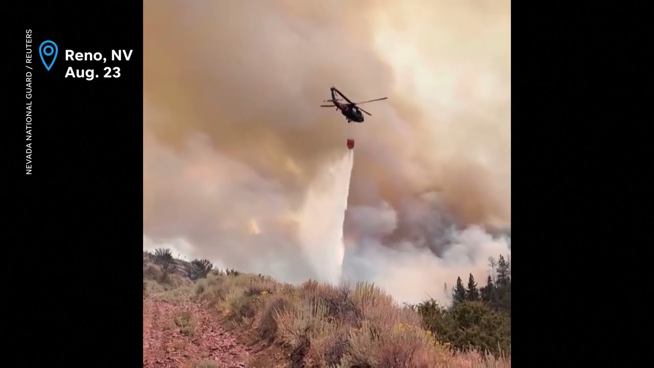 Сводка по пожару &laquo;Хоук&raquo;: очевидцы в Рино засняли на видео дым и пламя лесного пожара на фоне эвак...