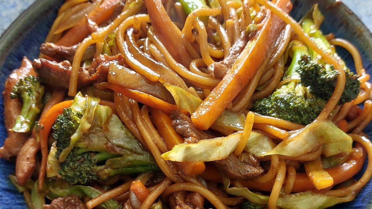 Yakissoba rápido e fácil