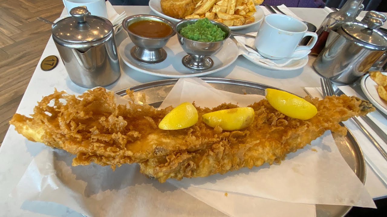 The BIGGEST FISH & CHIPS we’ve ever eaten at PAPA’S, Sheffield