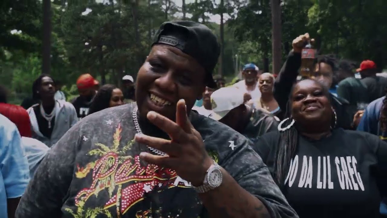 TRAP HOUSE MECHI x @joegreen_ape  x @breezewayduke9378    Beef It Up Prod. By @Kiddrum3