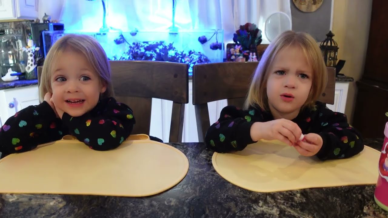 Twins try Nutella and go cups