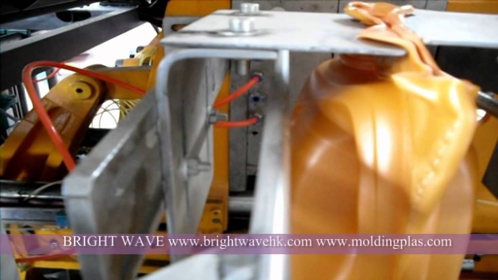 BLOW MOLDING WITH IML