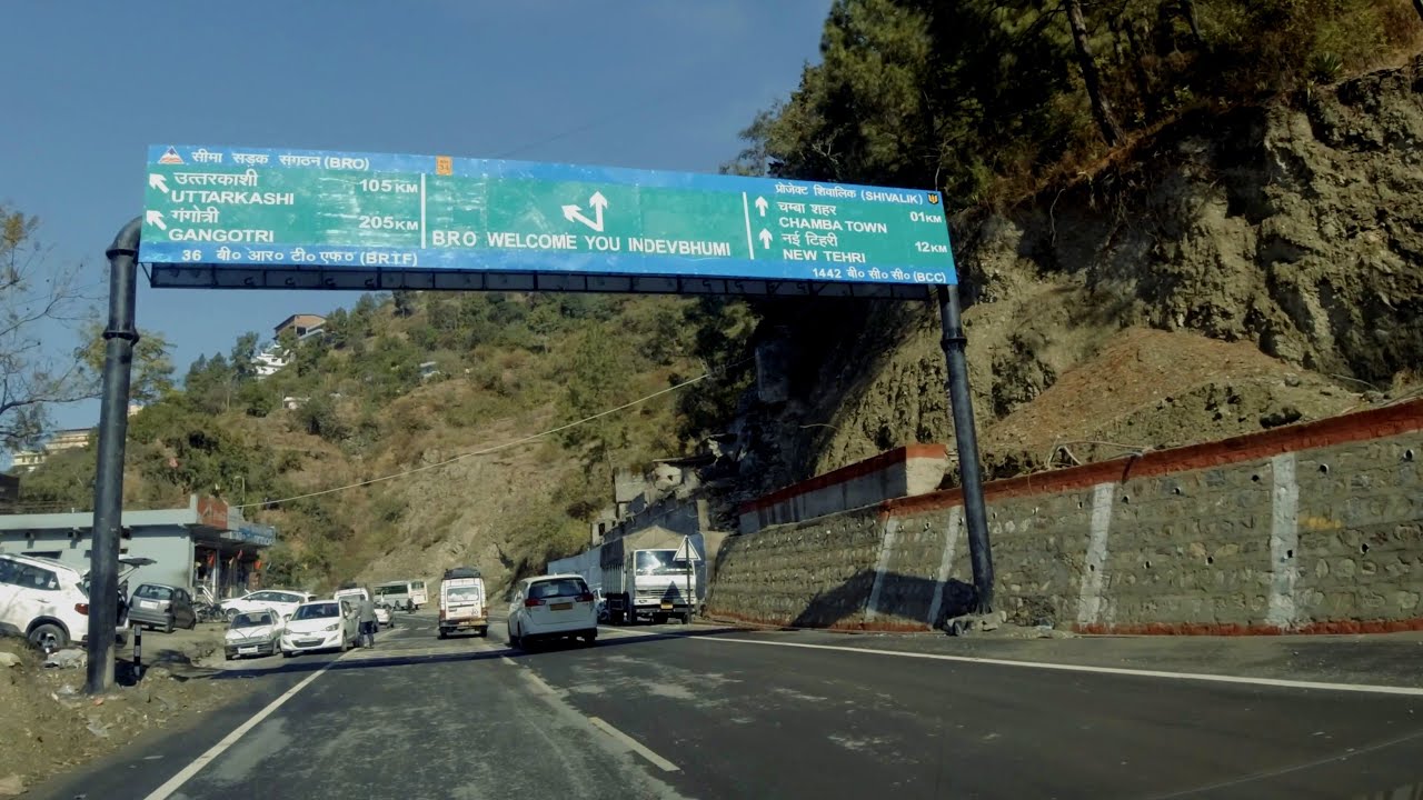Crossing Chamba Baazaar, Tehri Garhwal (4k Video)