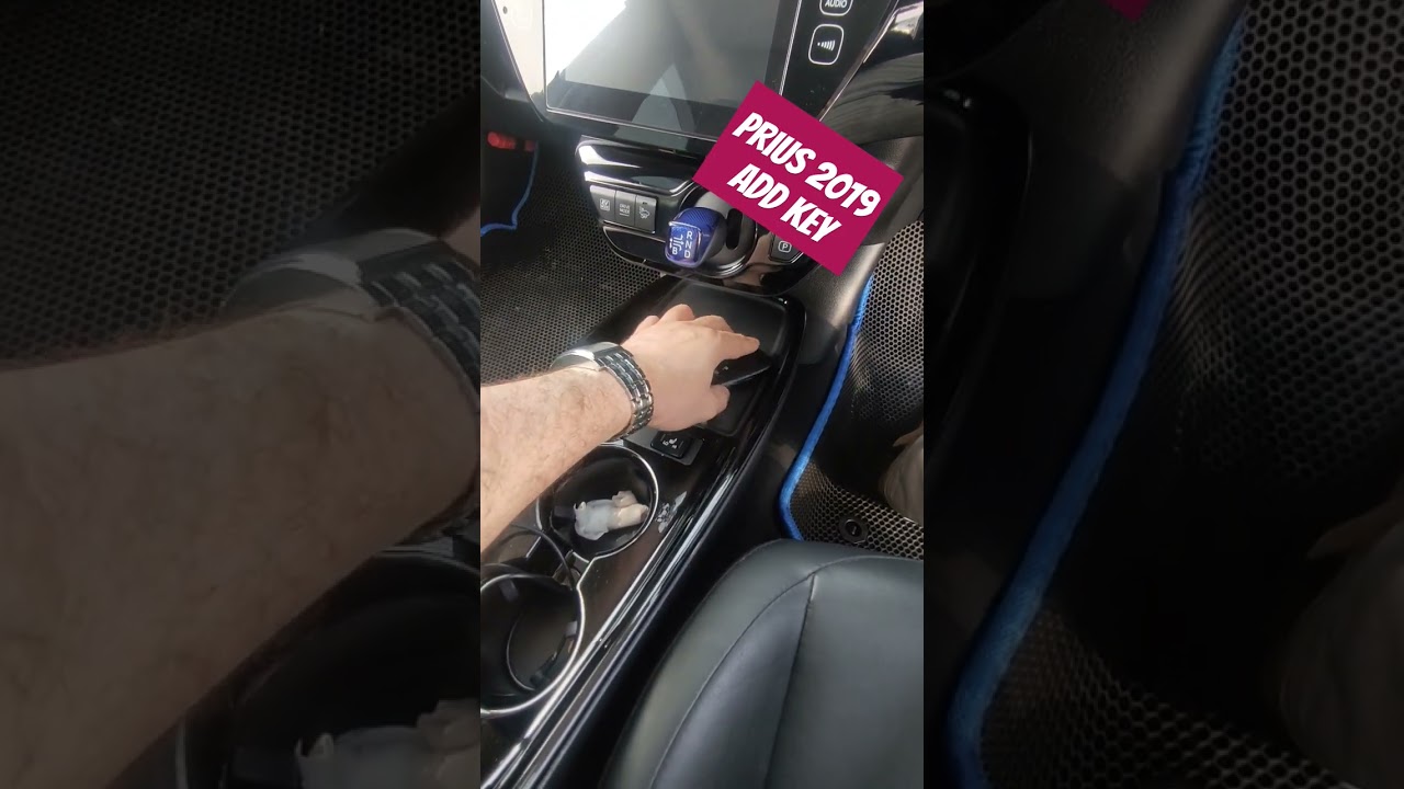 ключ на Toyota Prius 2019