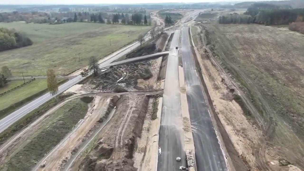 Film z powietrza  Budowa drogi ekspresowej S11 Bobolice – Szczecinek  Postęp prac, październik 2025