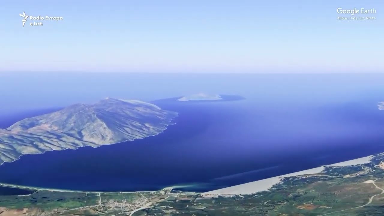 Plot bunkere e tunele / Ishulli i Sazanit, më i madhi në Shqipëri