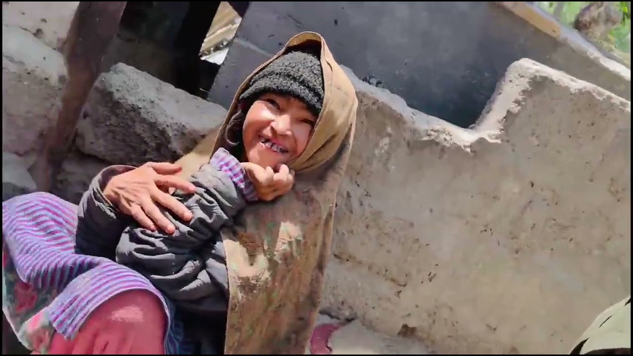 پلیز اس غریب پرور کی امداد کریں | بھاٸ بہن دونوں معزور ھے