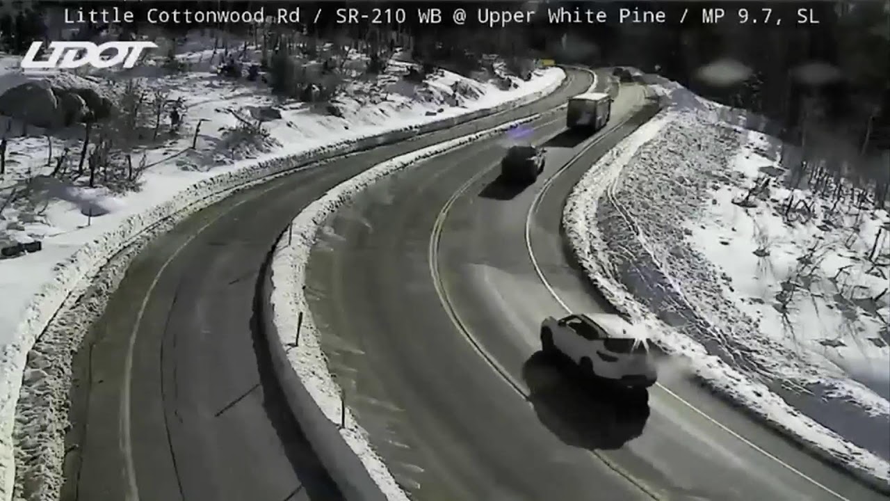 Little Cottonwood Canyon sees another day of steady traffic as Utahns flock to ski resorts