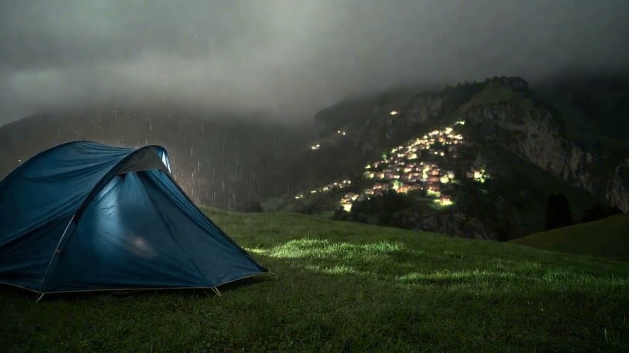 Pioggia per dormire profondamente e rilassarsi | Tenda sotto la pioggia con tuoni lontani