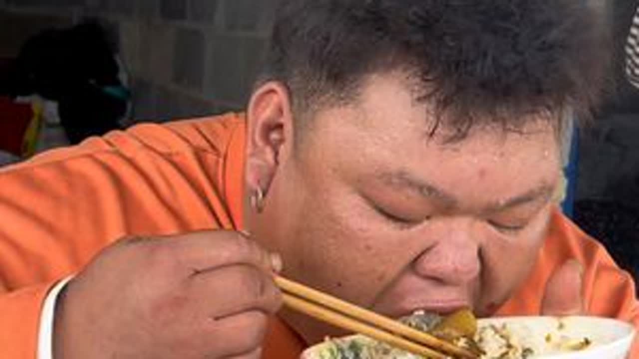 地萝卜配上辣子鱼把胖老表馋哭了#我的乡村生活 #哎呀妈呀太香了