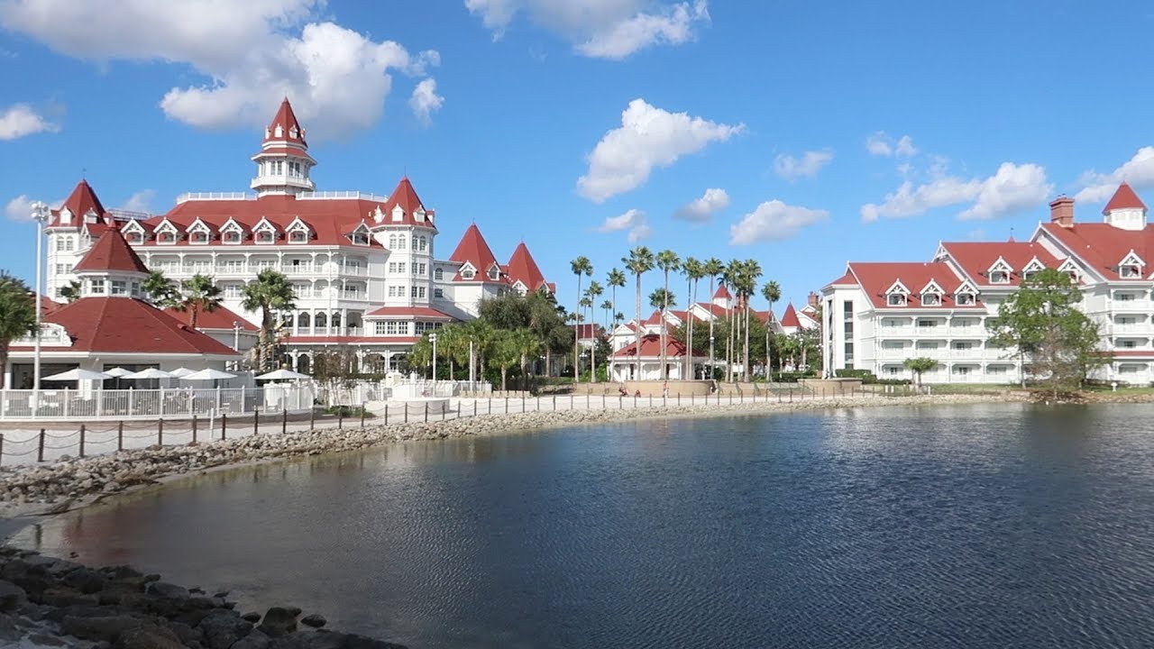 Disney World's Grand Floridian Resort Tour | Hotel Grounds & Holiday Fun