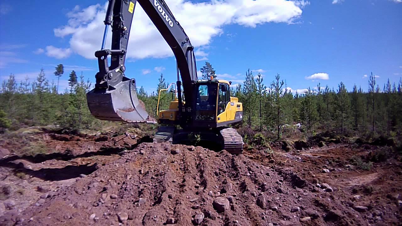 Volvo ec250dl Gräver skogsväg
