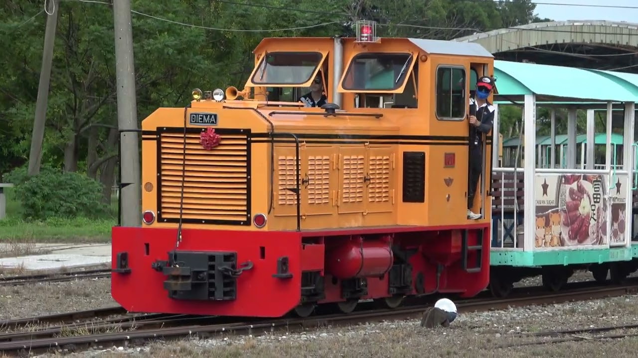 (4K) 德馬牌柴油機車101號牽引車廂離開新營糖廠車庫