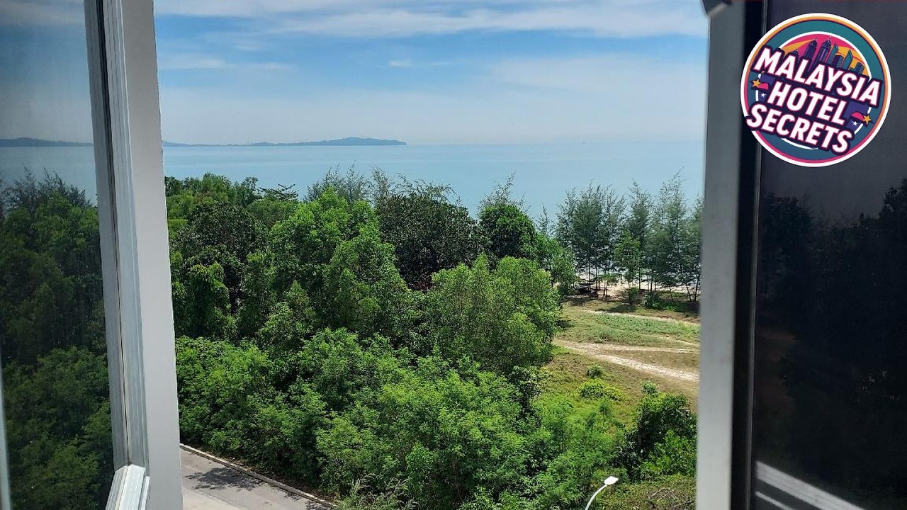 Eryns Homestay view beach | Kuantan, Malaysia | Hotel Review 🏩