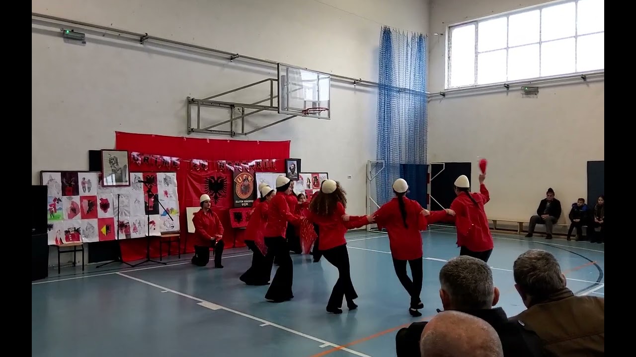 Vallja e Hamëz Jasharit- Përformojnë nxënëset e SHFMU