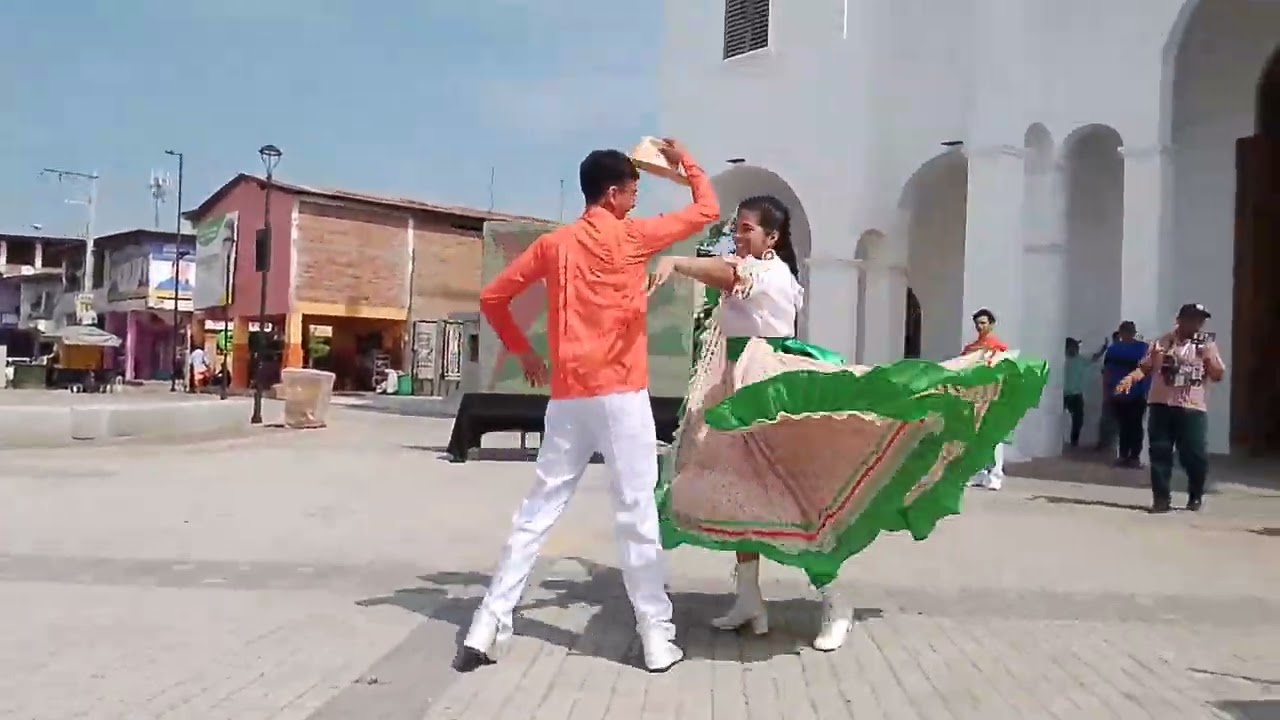 Tejedora Manabita presentación danza montubia