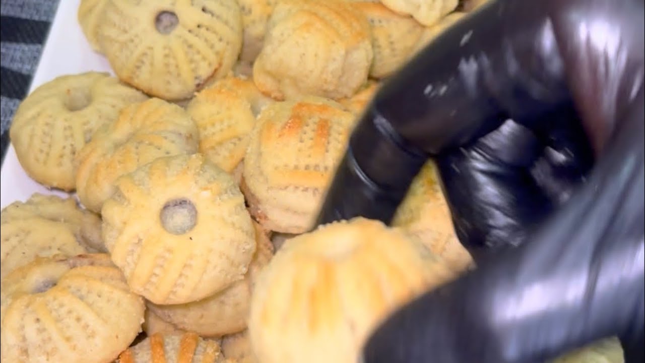 معمول السميد الفاخر وبدون طحين وبيذوب بالتم ذوبان 😋😋😋 #معمول_السميد