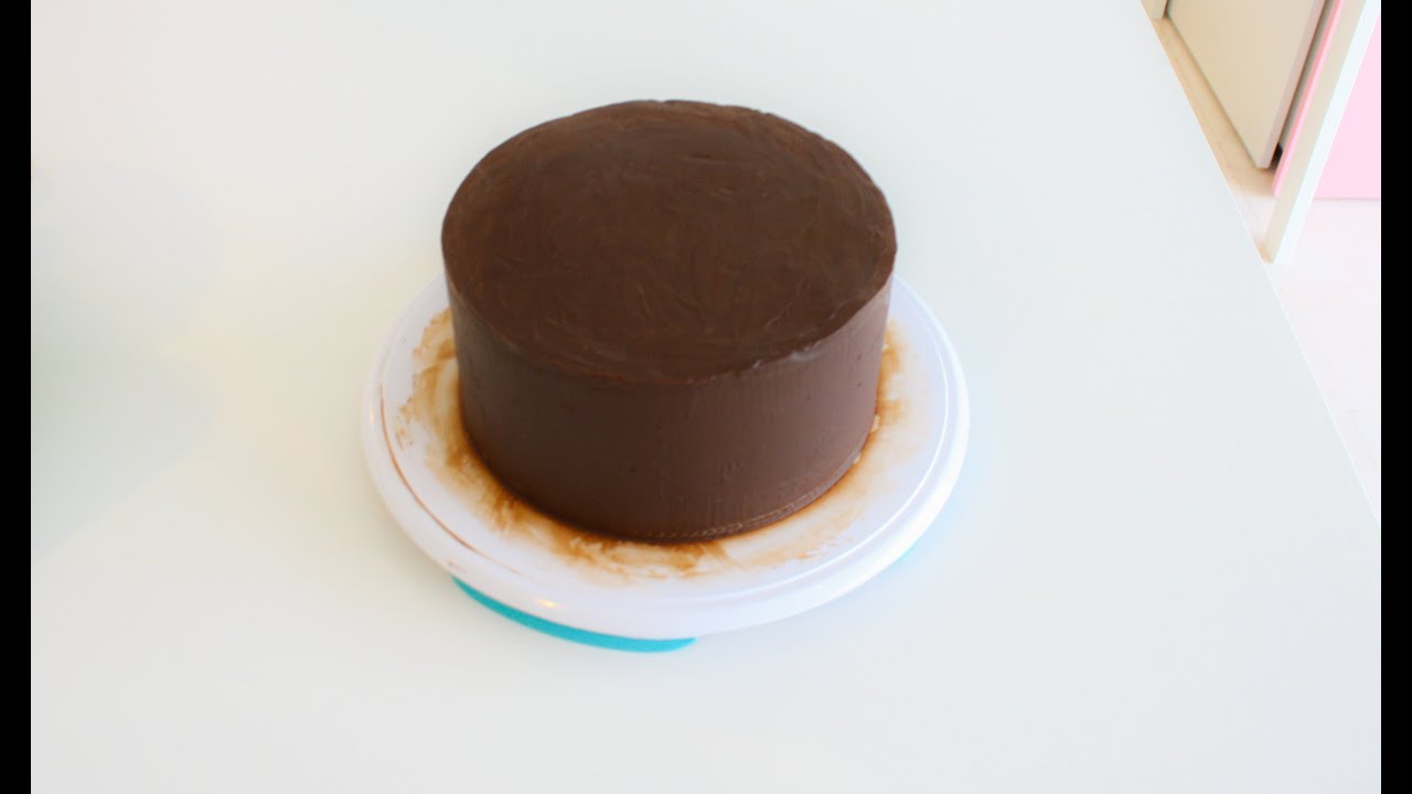 Appliquer de la ganache sur un g&acirc;teau