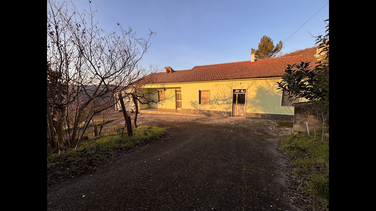 FUTUROCASA ARIANO IRPINO(AV) Panoramica casa indipendente con garage, corte esterna e terreno.