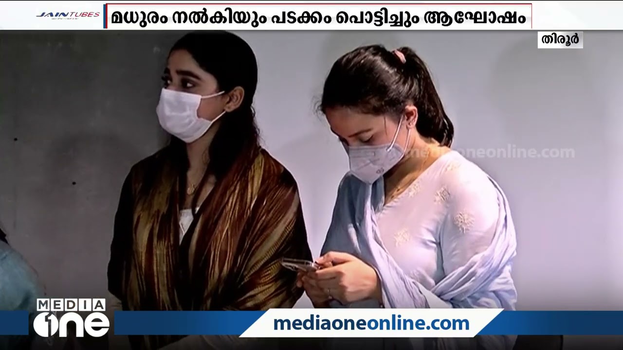 മധുരം നൽകിയും പടക്കം പൊട്ടിച്ചും അബ്ദുറഹ്‌മാന്‍റെ സത്യപ്രതിജ്ഞ ആഘോഷമാക്കി വീട്ടുകാർ