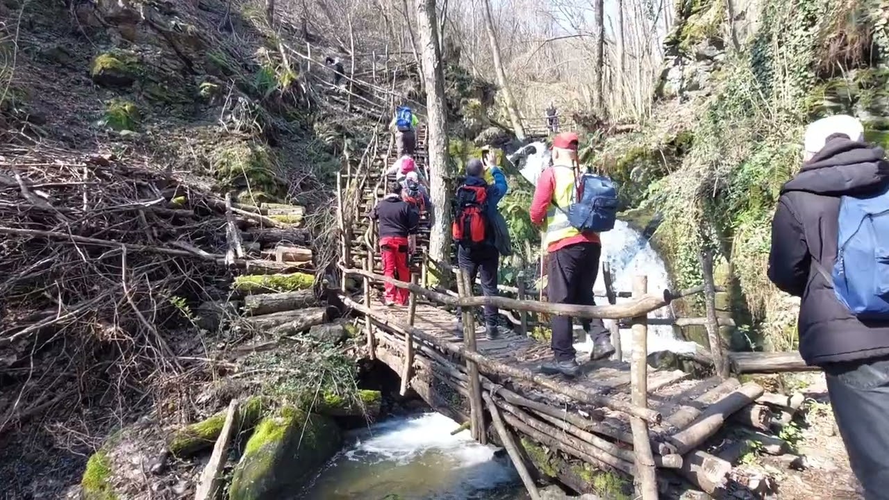 UJËVARAT E KAMJANIT 