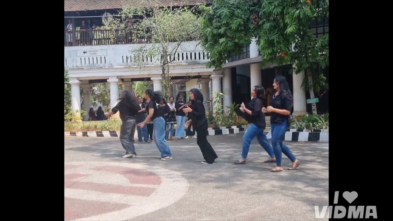 International Cancer Day flash mob organized by FYUGP S4 students as part of their curriculum. 