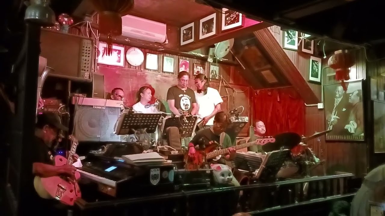 Tanga  -  Floro Jr Sernande (Flute) with The China Coast Jazzmen