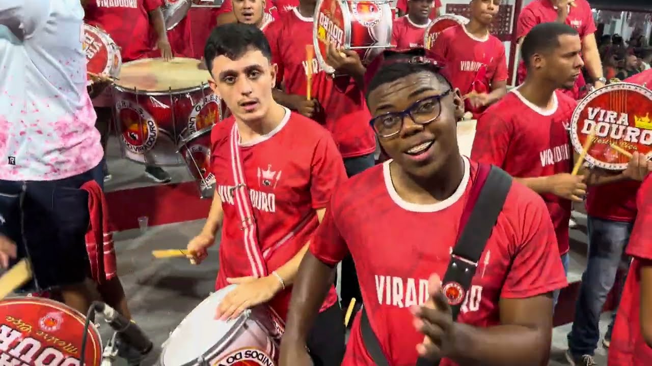 Ensaio da Bateria da Unidos de Viradouro na quadra para o carnaval 2024