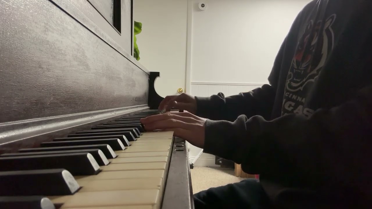 Playing 505 on piano by the arctic monkeys